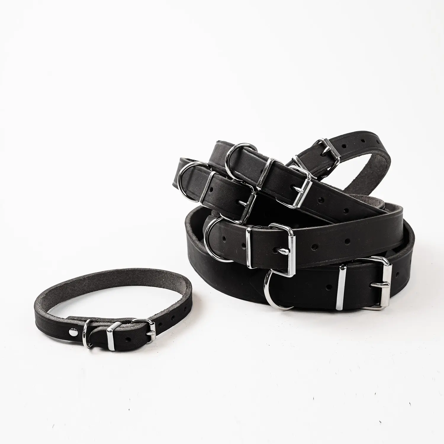 Läderhalsband Hera ställbart Svart